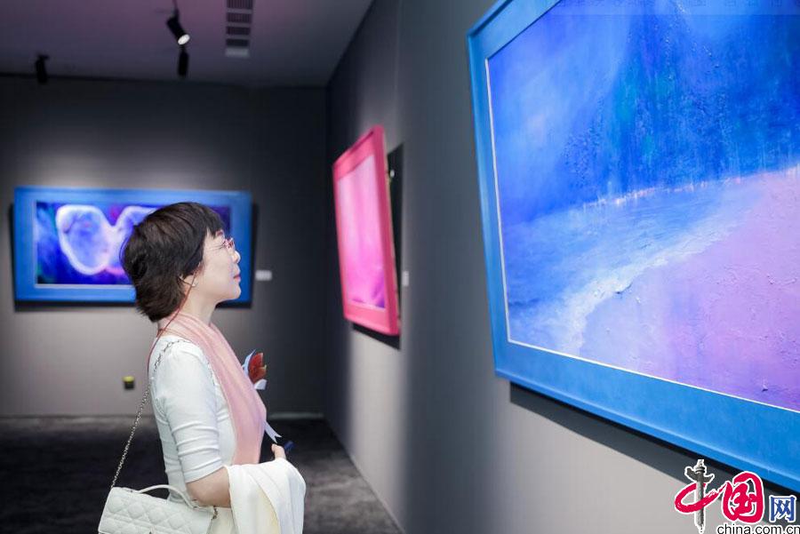 奇幻与诗意的艺术宇宙：“成为•黄琛”登陆深圳湾一号