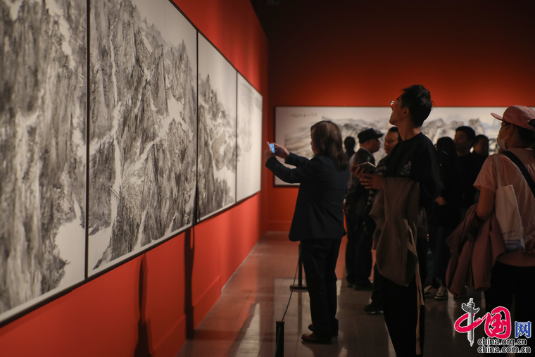 “大美潇湘”大型系列山水画展在北京中国美术馆开幕｜影记