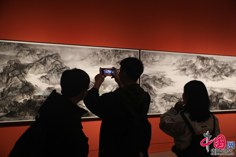 “大美潇湘”大型系列山水画展在北京中国美术馆开幕｜影记