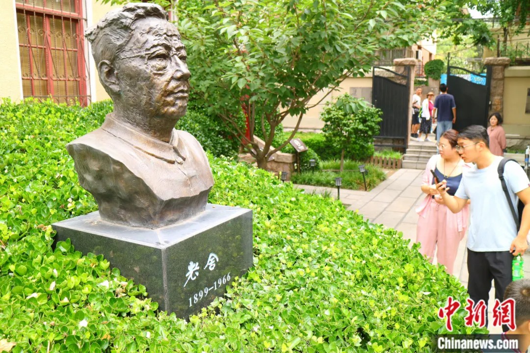 《茶馆》成文学瑰宝！老舍作品如何跨越东西方展现世界性？