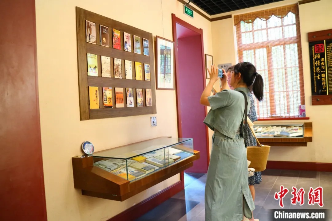 《茶馆》成文学瑰宝！老舍作品如何跨越东西方展现世界性？