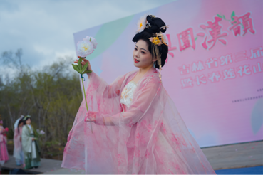 长春百年梨园盛景绽放 汉服花朝节游园会盛况空前