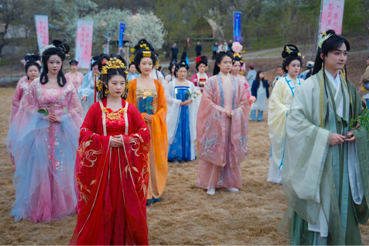 长春百年梨园盛景绽放 汉服花朝节游园会盛况空前