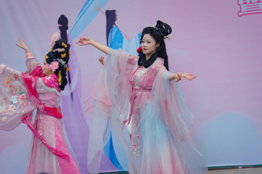 长春百年梨园盛景绽放 汉服花朝节游园会盛况空前