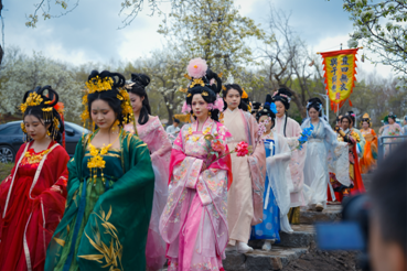 长春百年梨园盛景绽放 汉服花朝节游园会盛况空前