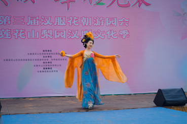 长春百年梨园盛景绽放 汉服花朝节游园会盛况空前