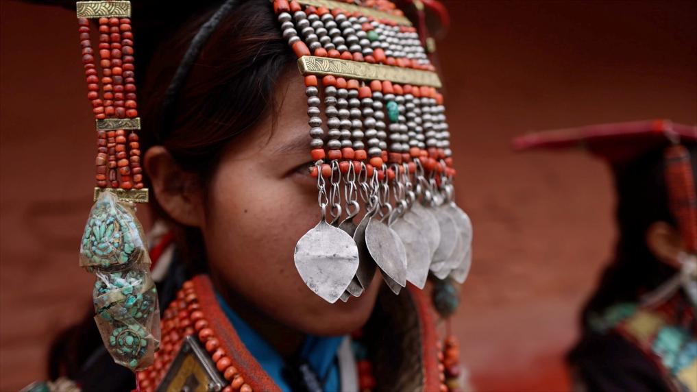 独特的藏族普兰服饰 阿里孔雀服诉说的“千年史”