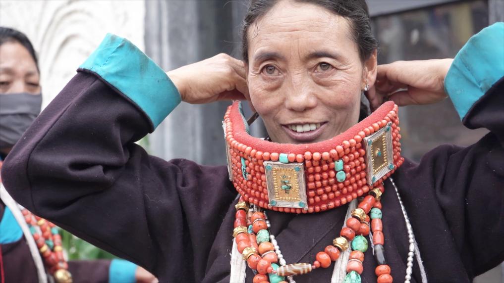 独特的藏族普兰服饰 阿里孔雀服诉说的“千年史”