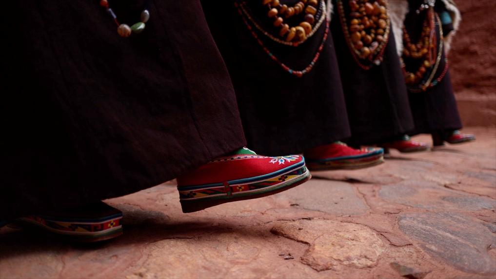 独特的藏族普兰服饰 阿里孔雀服诉说的“千年史”