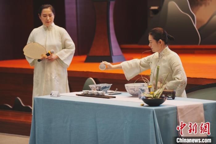 中茶博文创茶器首发：绘本中汲取灵感西湖佳景入茶碗