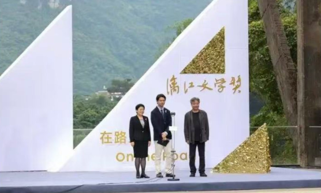 “越过山丘，却发现无人等候” 这段获奖感言刷屏