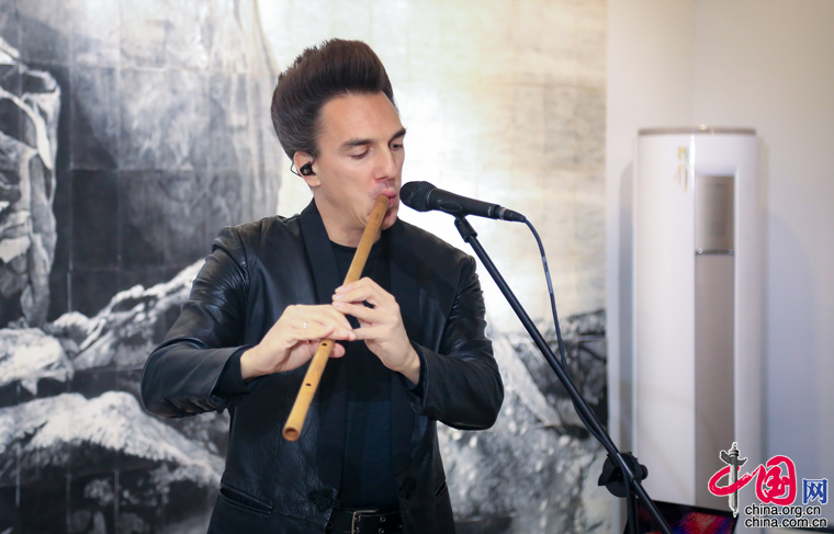 北京塞尔维亚文化中心举办音乐会 塞尔维亚歌手飞龙奏演“中塞情歌”