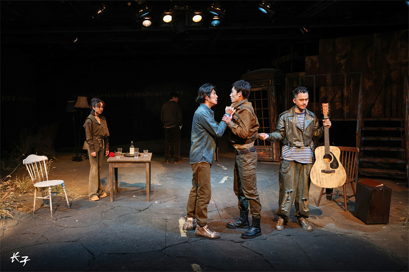 北京人艺《长子》首演 探讨爱与信任