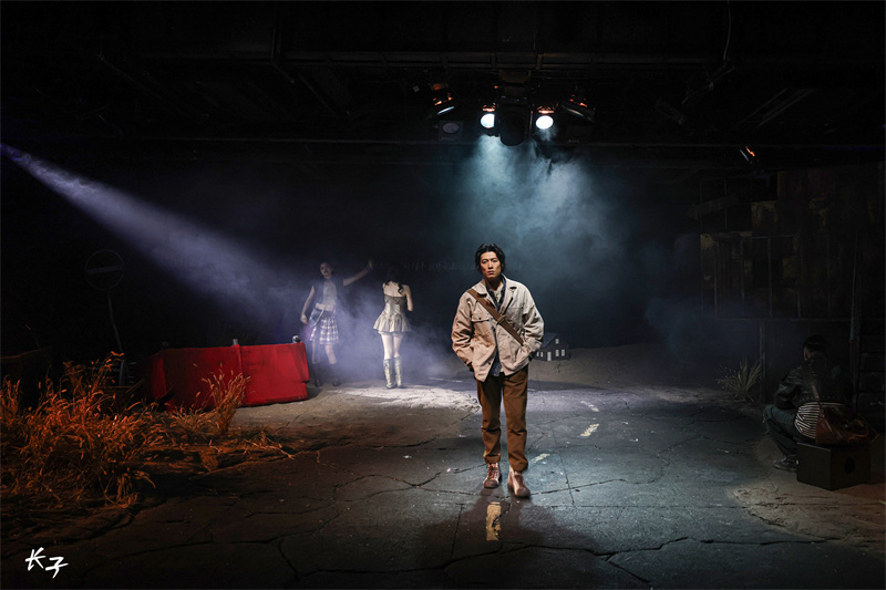 北京人艺《长子》首演 探讨爱与信任