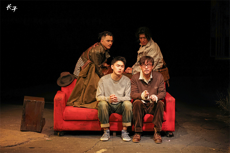 北京人艺《长子》首演 探讨爱与信任