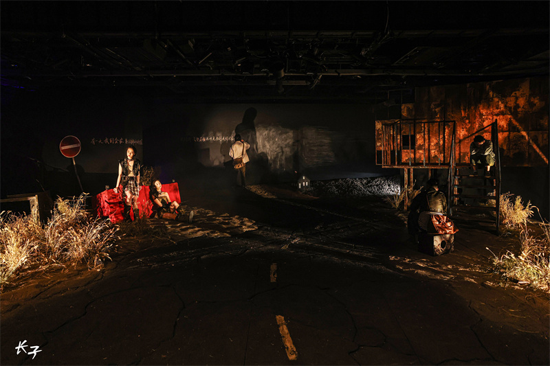 北京人艺《长子》首演 探讨爱与信任