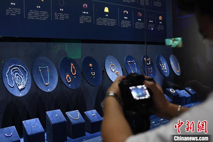 见证中外文明互鉴 232件汉代珠饰亮相广州