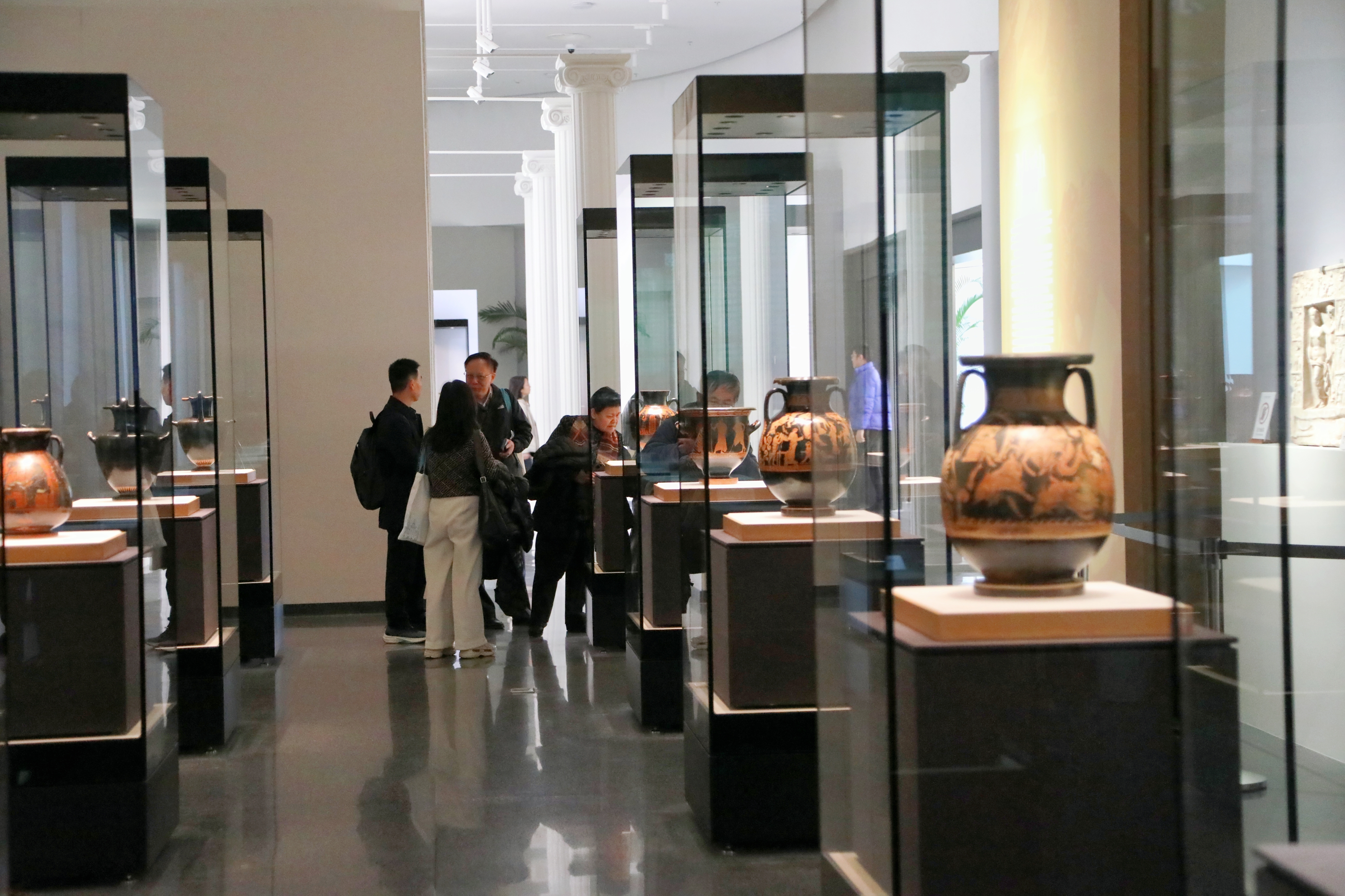 北京三山五园文化艺术中心迎首个大型文物展 123件古希腊文物与观众见面