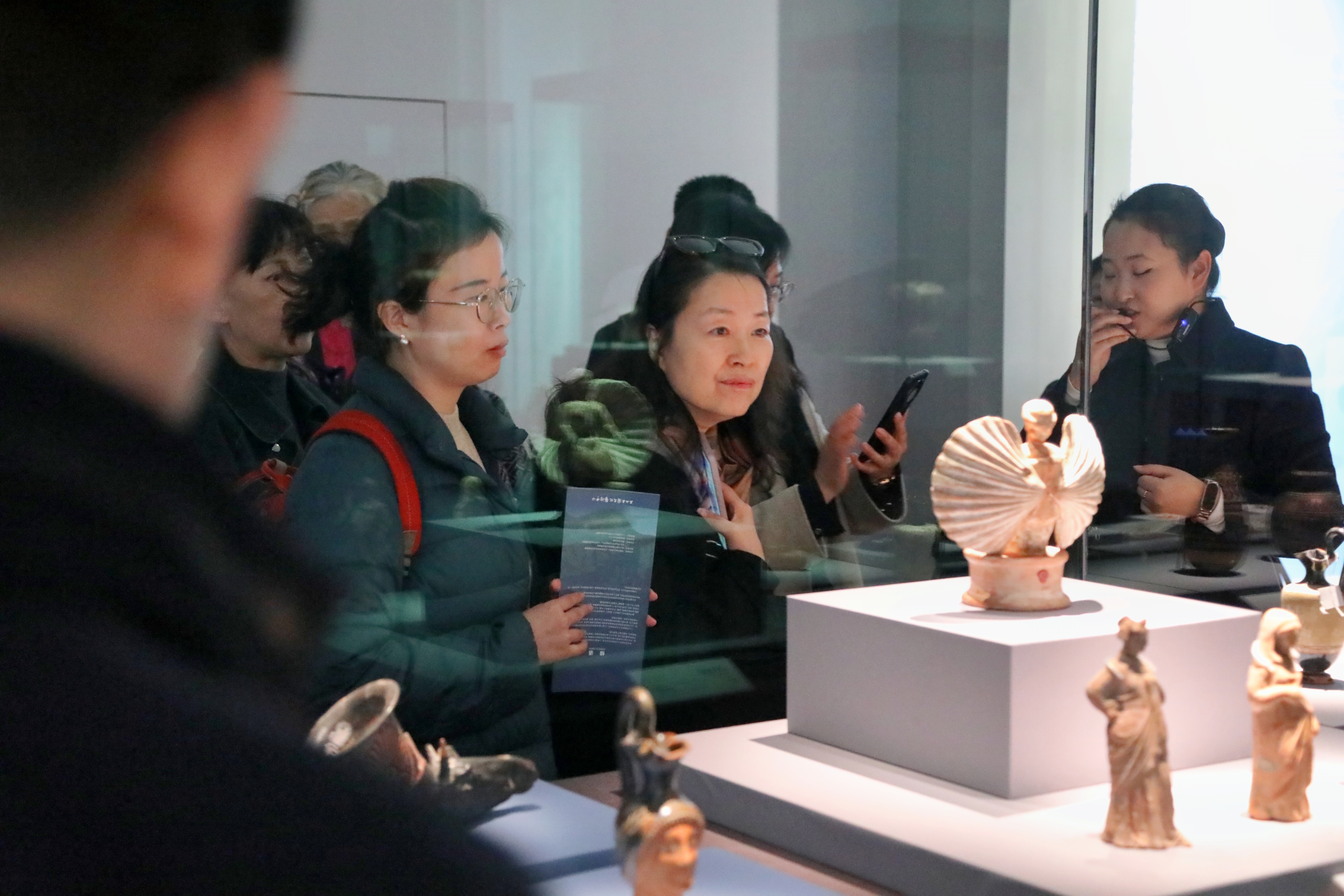 北京三山五园文化艺术中心迎首个大型文物展 123件古希腊文物与观众见面