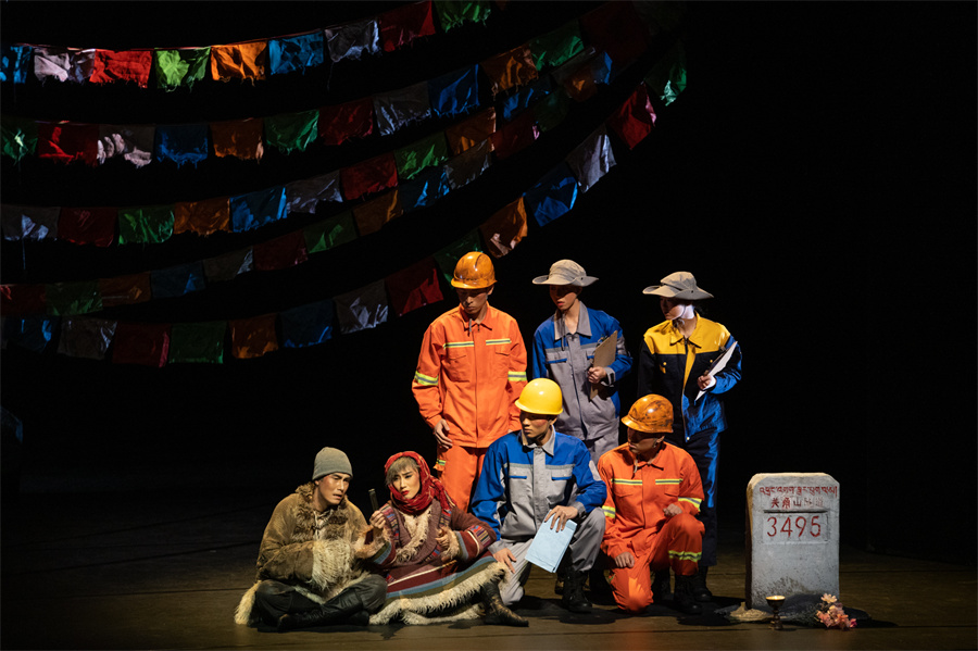 原创民族舞剧《天路》在国家大剧院上演