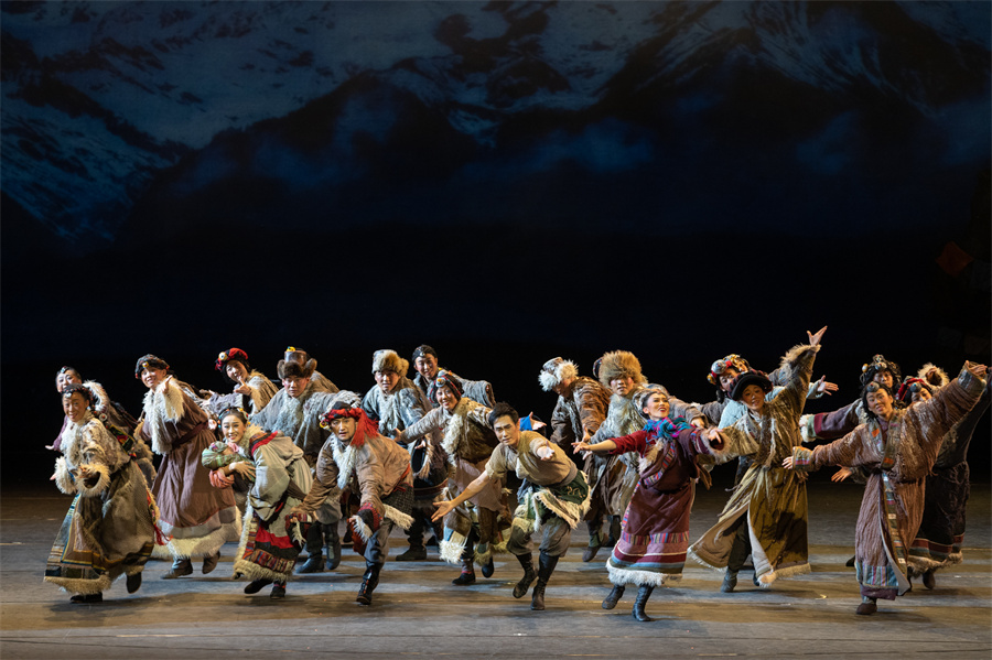 原创民族舞剧《天路》在国家大剧院上演