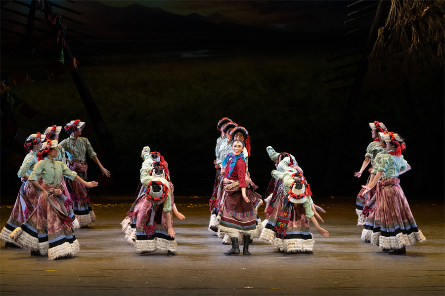 原创民族舞剧《天路》在国家大剧院上演