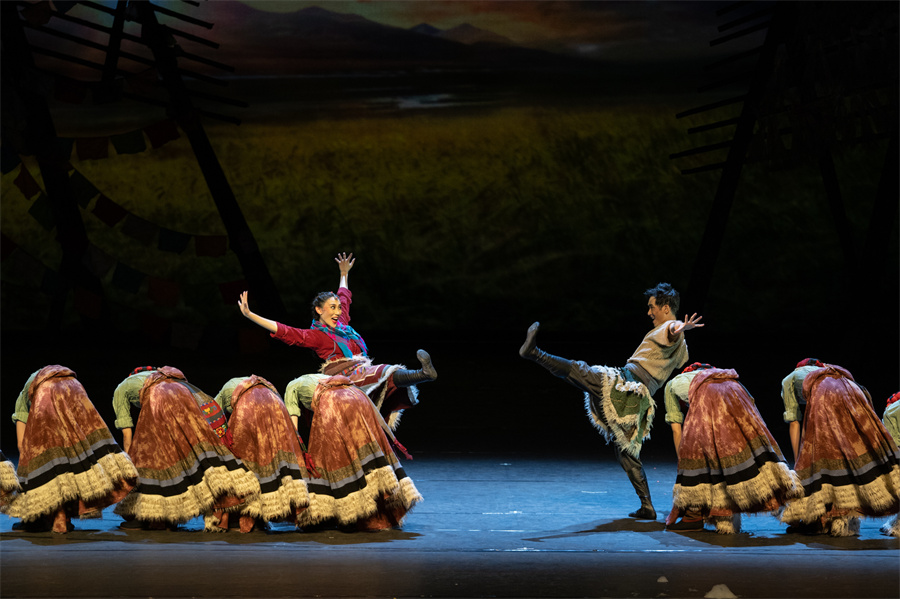 原创民族舞剧《天路》在国家大剧院上演