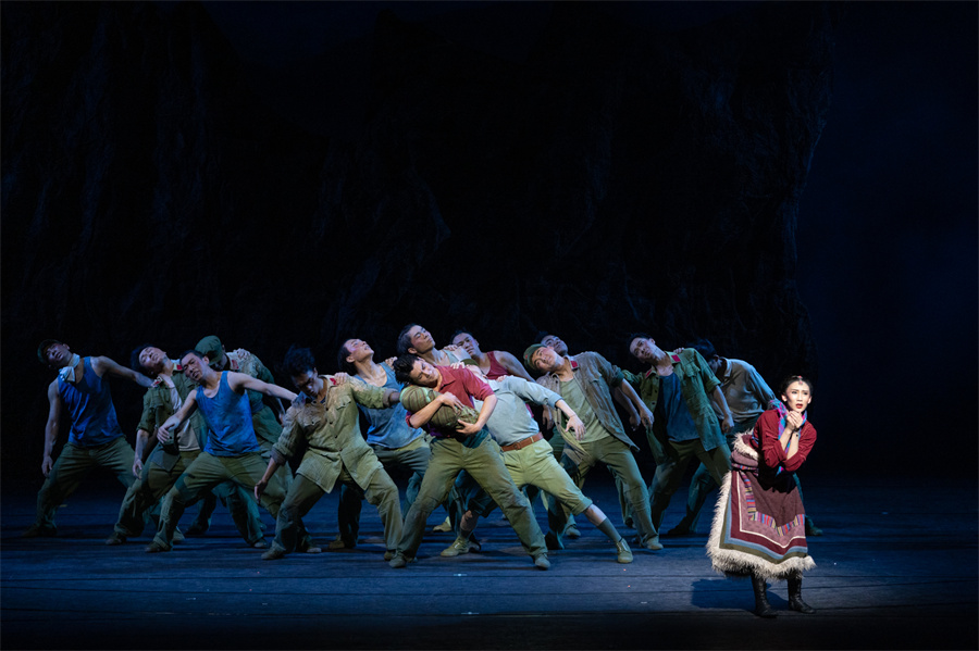 原创民族舞剧《天路》在国家大剧院上演