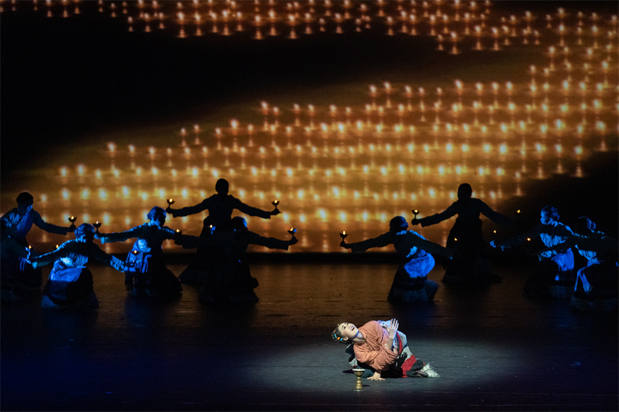 原创民族舞剧《天路》在国家大剧院上演