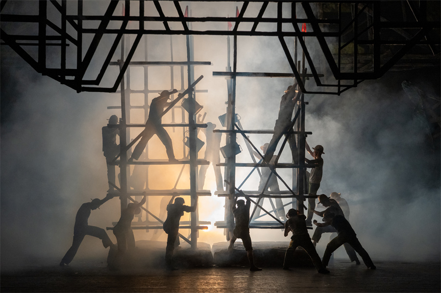 原创民族舞剧《天路》在国家大剧院上演