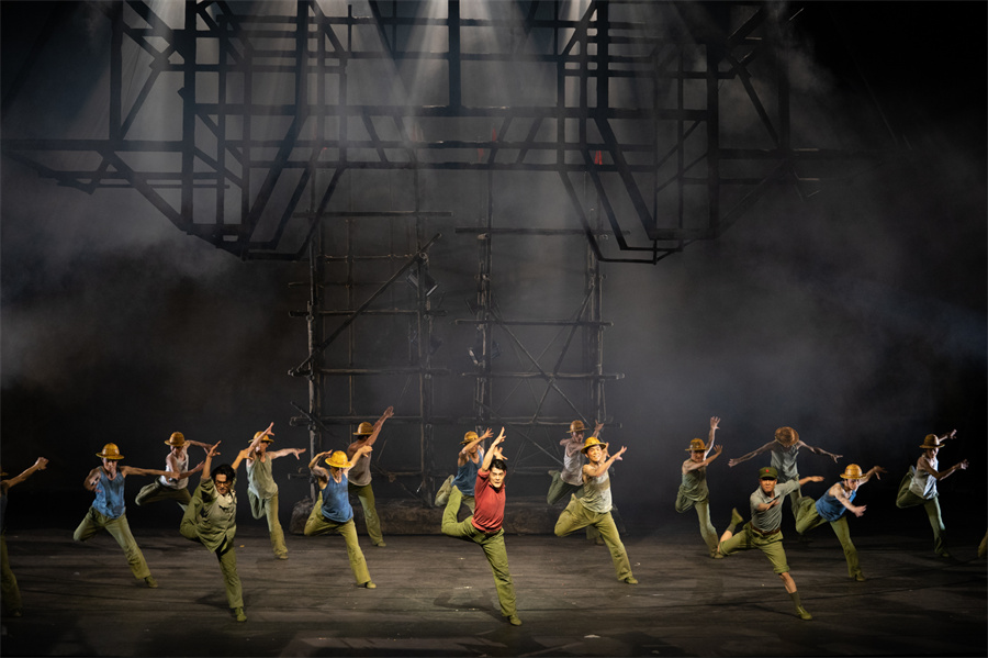 原创民族舞剧《天路》在国家大剧院上演