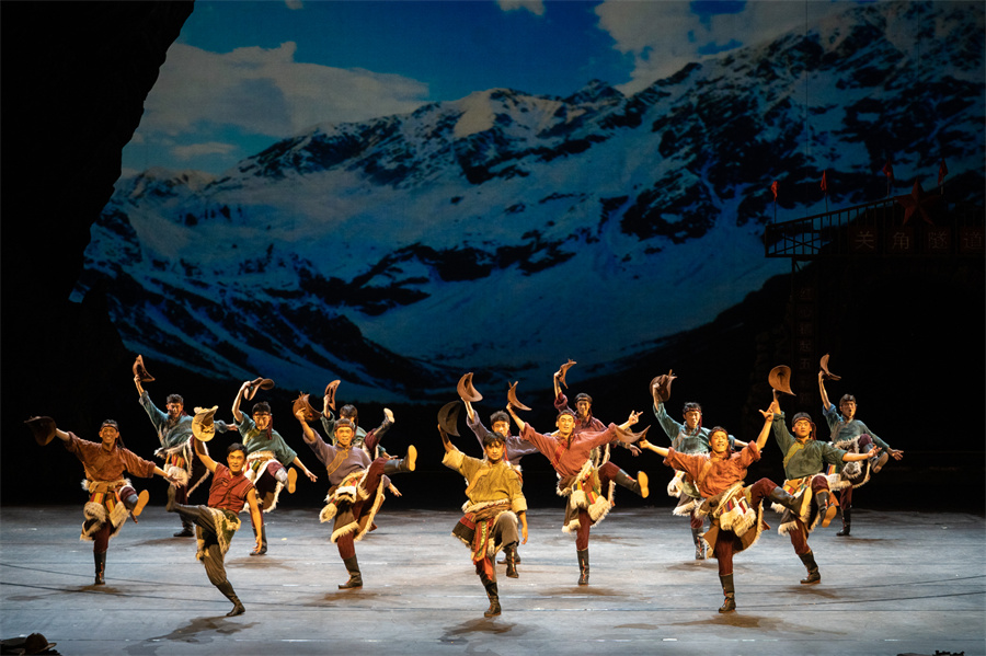 原创民族舞剧《天路》在国家大剧院上演