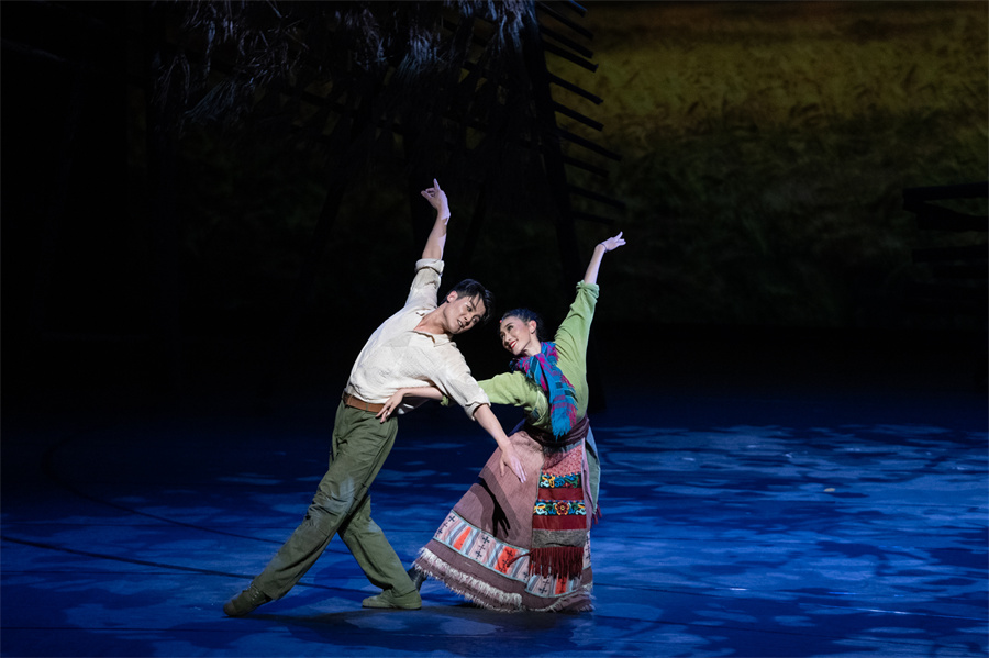 原创民族舞剧《天路》在国家大剧院上演