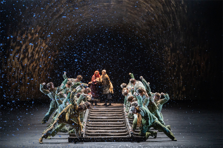 原创民族舞剧《天路》在国家大剧院上演