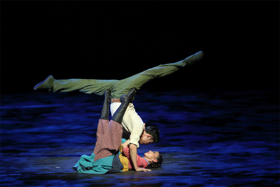 原创民族舞剧《天路》在国家大剧院上演