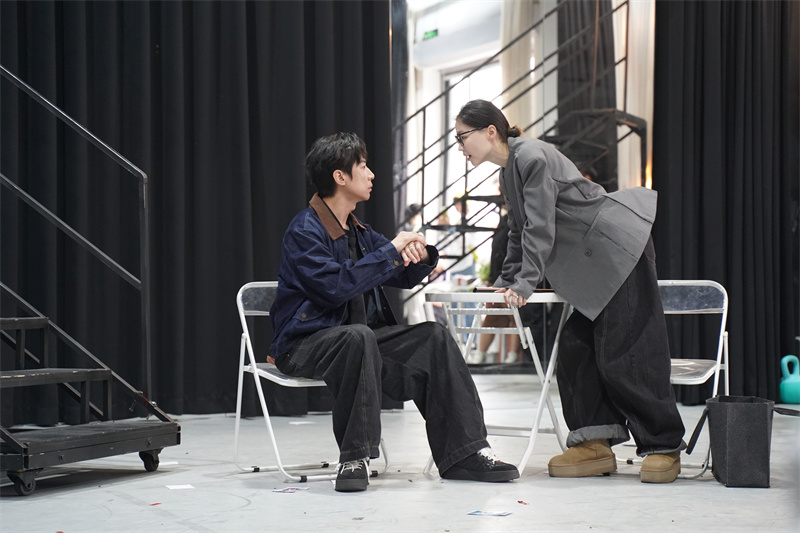 舞台剧版《看不见的客人》6月亮相北京 张维伊金靖上演神级反转