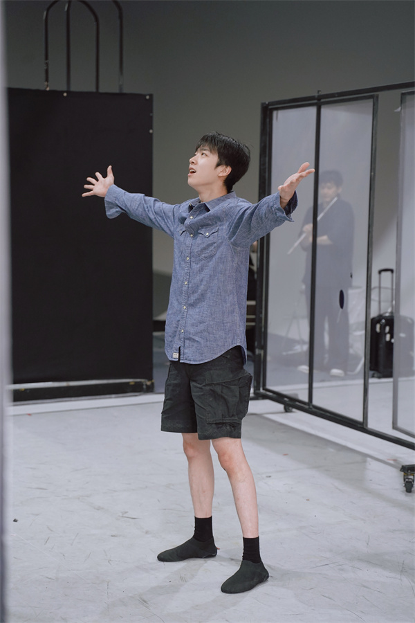 舞台剧版《看不见的客人》6月亮相北京 张维伊金靖上演神级反转