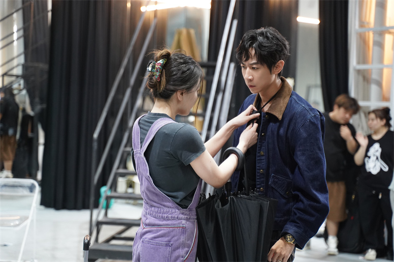 舞台剧版《看不见的客人》6月亮相北京 张维伊金靖上演神级反转