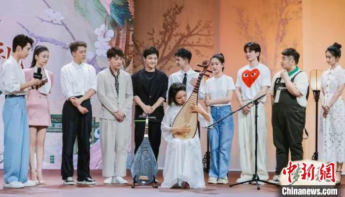 《梦华录》出圈影知联动、直播陪看等内容新玩法引关注