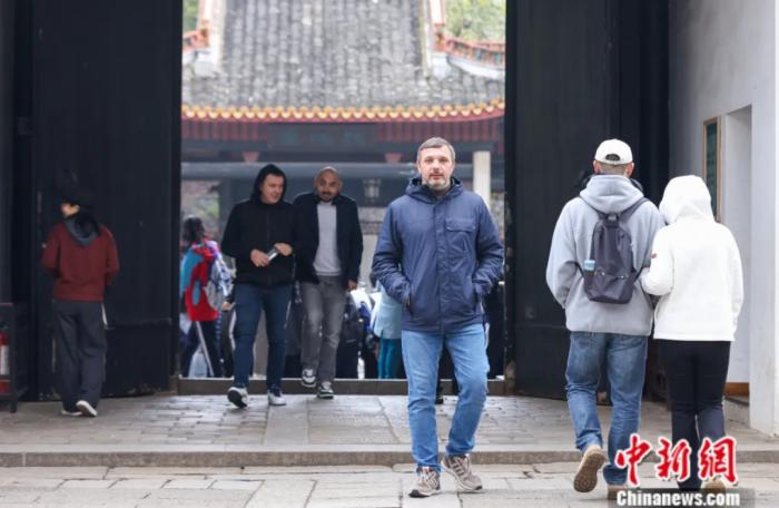 孔子的思想如何影响托尔斯泰的“人权观”？