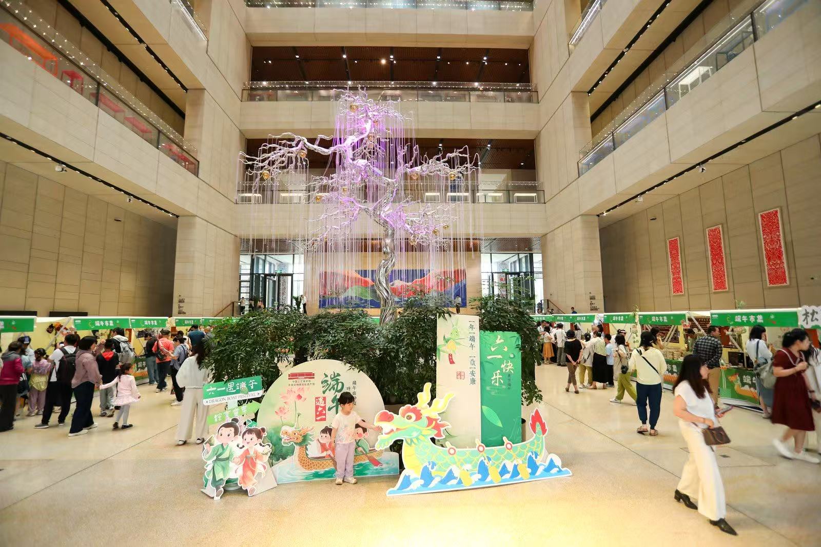 湖南兰溪双桡龙舟闹端午 中国非遗馆推出端午节系列活动