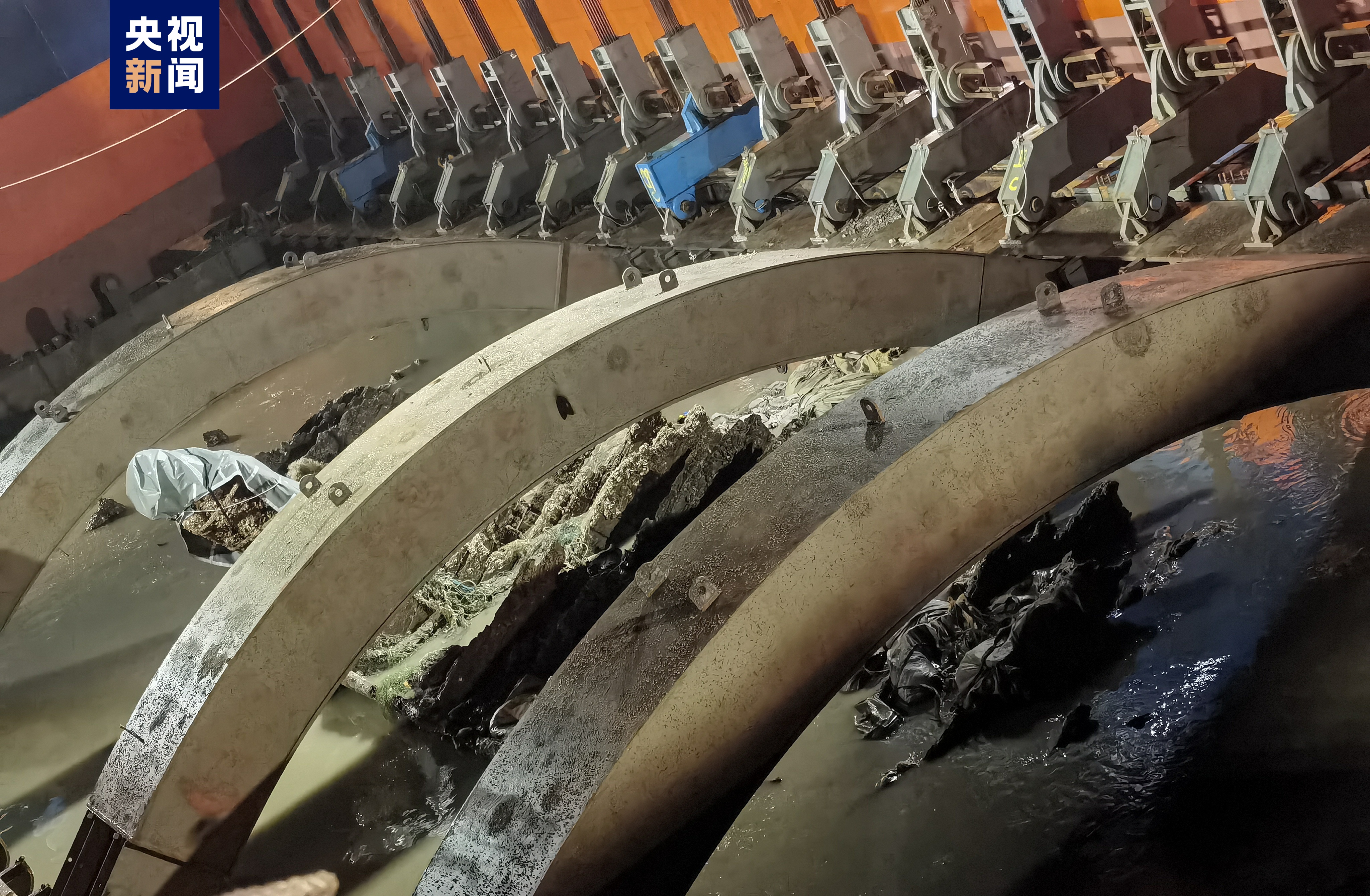 长江口二号古船成功整体打捞出水 考古与文物保护取得重大阶段性成果
