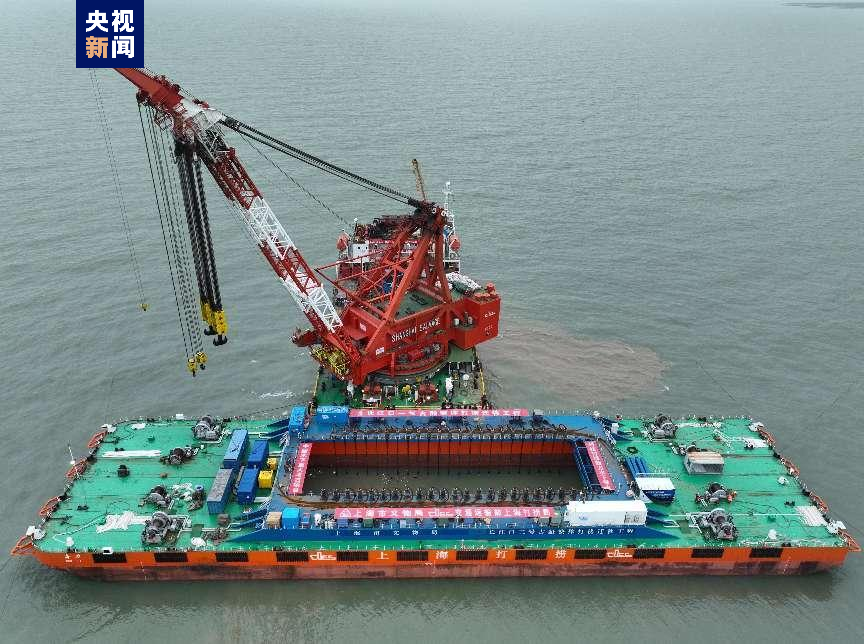 长江口二号古船成功整体打捞出水 考古与文物保护取得重大阶段性成果