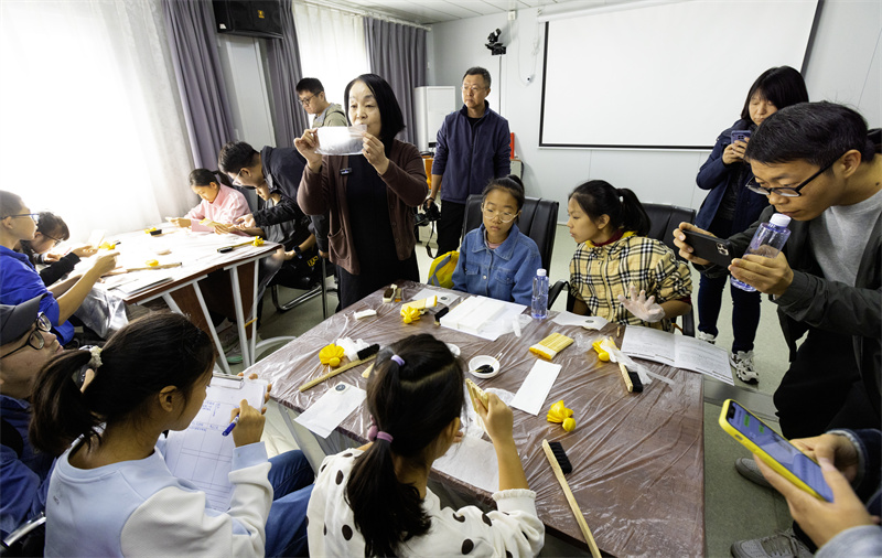 20组家庭走进北京路县故城遗址考古发掘现场