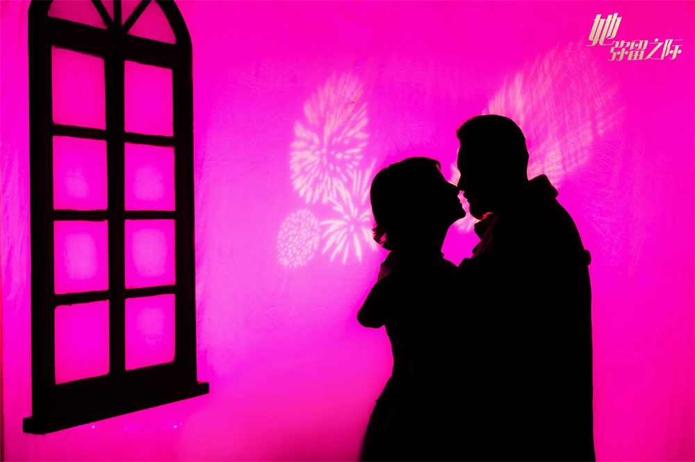 北京人艺《她弥留之际》跨年上演 温情弥漫剧场