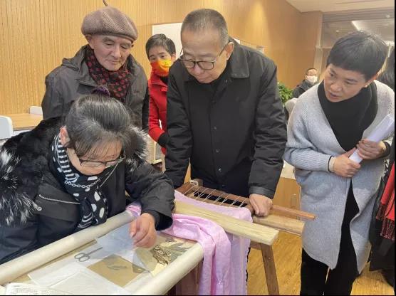 潘鲁生在上海调研：要做好传统工艺传承人的培养工作
