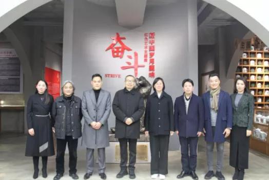 潘鲁生在上海调研：要做好传统工艺传承人的培养工作