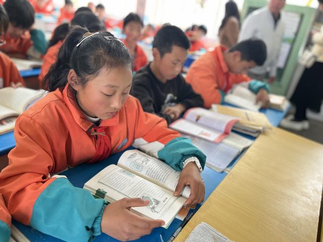 小小图书角 开辟悦读大世界