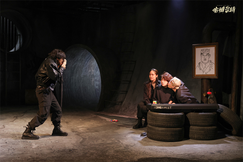 青春没有不可能 《哈姆雷特》“返场”用当下对话经典