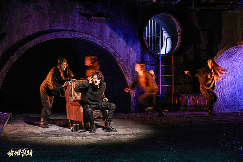 青春没有不可能 《哈姆雷特》“返场”用当下对话经典